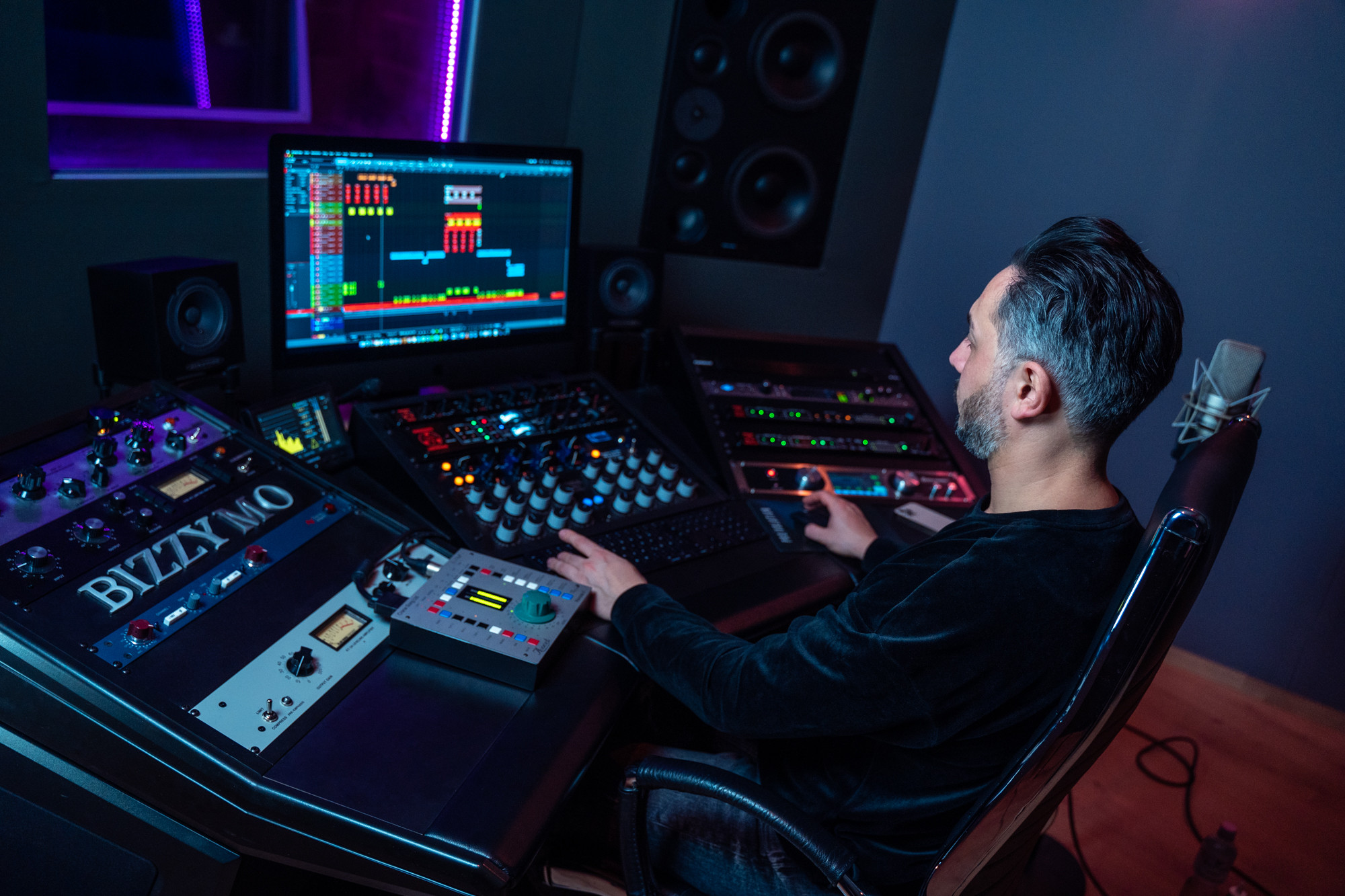 Bizzy Studios gives Van Damme the thumbs up!