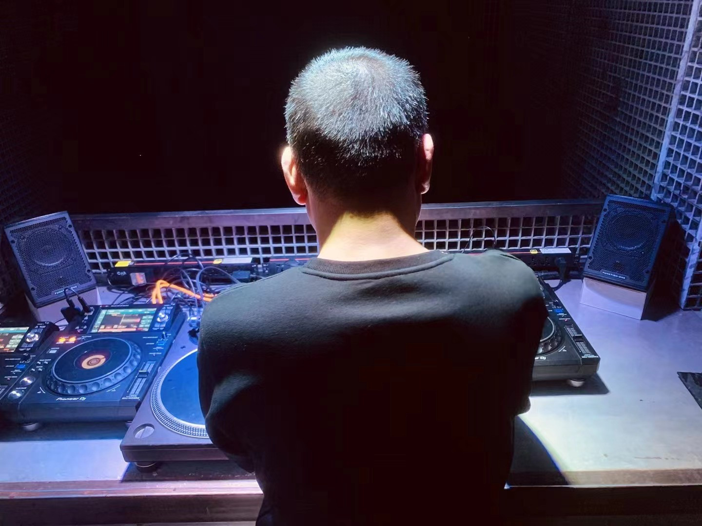 New electronic music room in Beijing opens with the help of Van Damme Cables