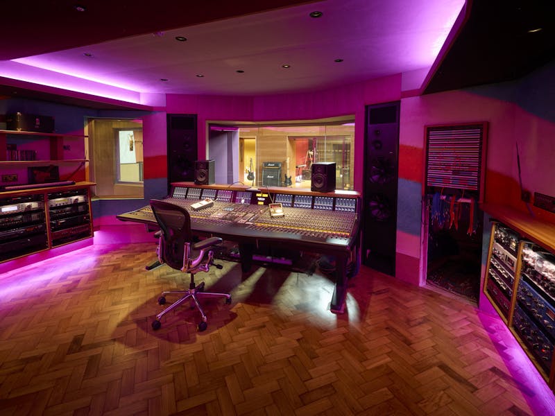 Van Damme infrastructure makes anything possible at Winchester Auto Barn