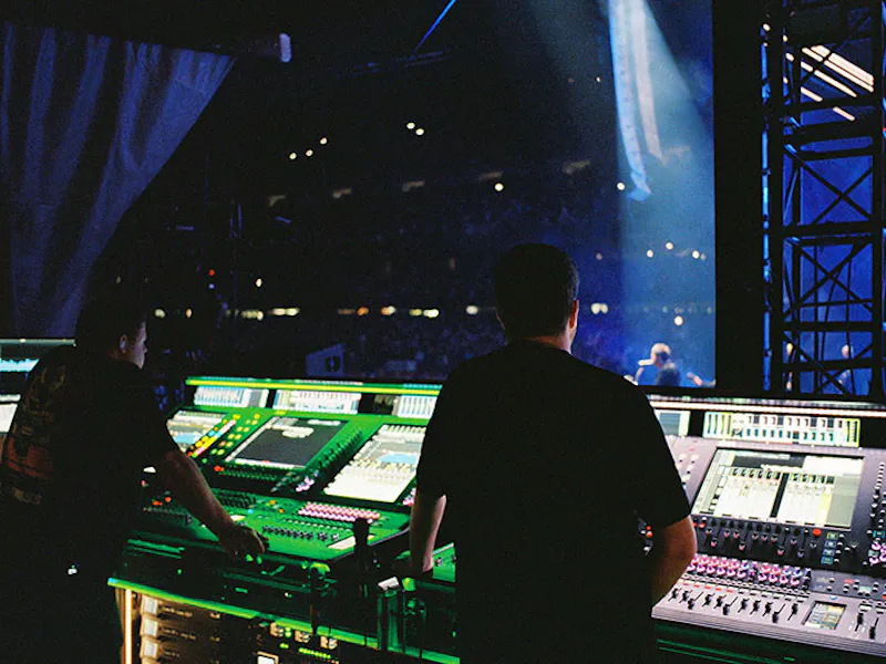 Van Damme keeps the Oasis Live 25 fibre network running smoothly